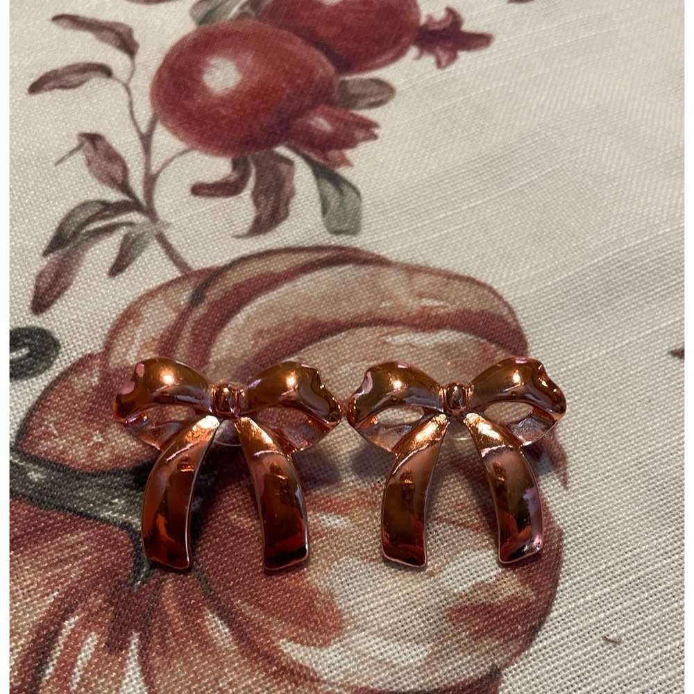 Chic Bow Earrings in Rose Gold